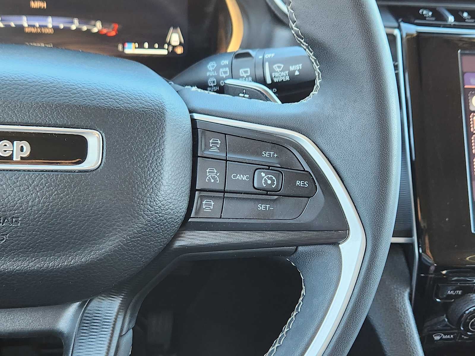 2023 Jeep Grand Cherokee L Laredo