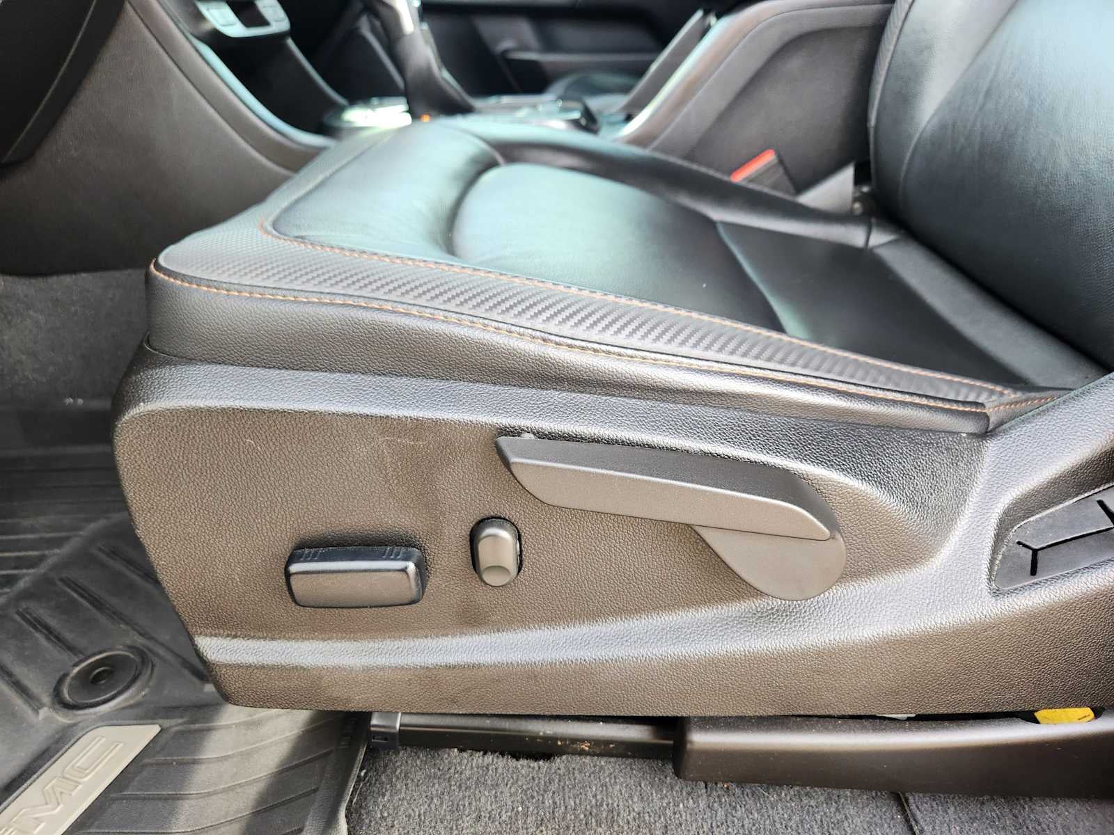 2022 GMC Canyon AT4 - Leather