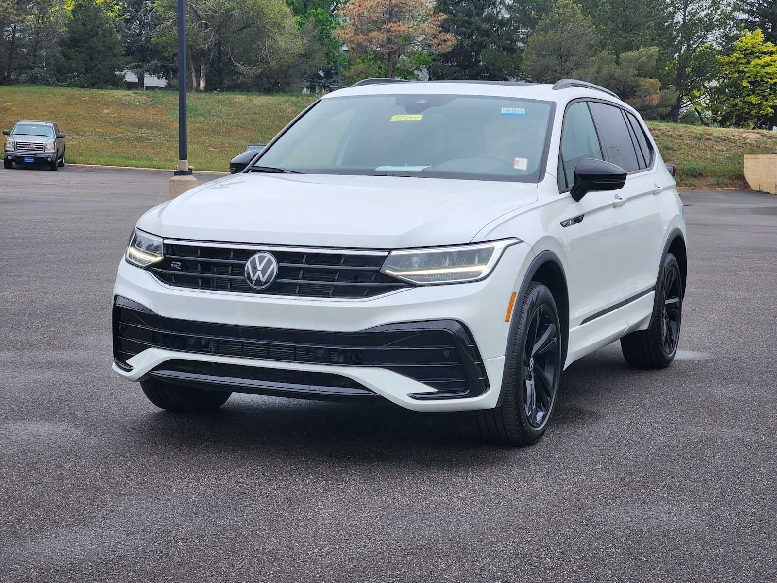 2024 Volkswagen Tiguan SE R-Line Black