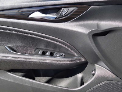 2019 Buick Regal TourX Essence